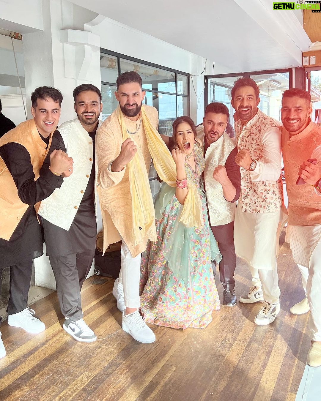 Rannvijay Singha - 172.5K Likes - Our sista is getting married!! @jazzyg_97 we love you! @sahil.g.23 welcome to the fam! #siblings #cousins