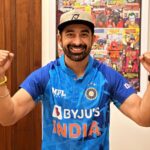 Rannvijay Singha Instagram – Come on team India! 
Runs are on the board now let’s defend it! 
Singha household in full Josh and gear!
#worldcup