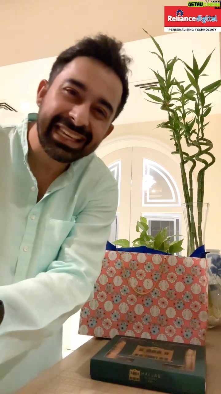 Rannvijay Singha Instagram - With all these sweet, sweet reasons, you know your heart wants it. So, what’s holding you back from celebrating #DilKholKe? Head over to the #FestivalOfElectronics and watch amazing offers after offers stack up! Rush to the nearest Reliance Digital store and join in the celebration today!