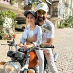 Rannvijay Singha Instagram - The Apple doesn’t fall far from the tree.. she ❤️ bikes! #bikergirl #bikerboy #bikerdadanddaughter #squadrann @squadrann #girlpower #satnamwaheguruੴ 🙏🏼🌑 Chandigarh, India