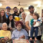 Rannvijay Singha Instagram - Feel #blessed and very #grateful to have the family around! @singhakainaat and @jahaanvirsingha are the next generation and have all the grand parents , chachus and chachis just doting on them. Four generations under the same roof . Thankyou god 🙏🏼🌑 #satnamwaheguruੴ Home