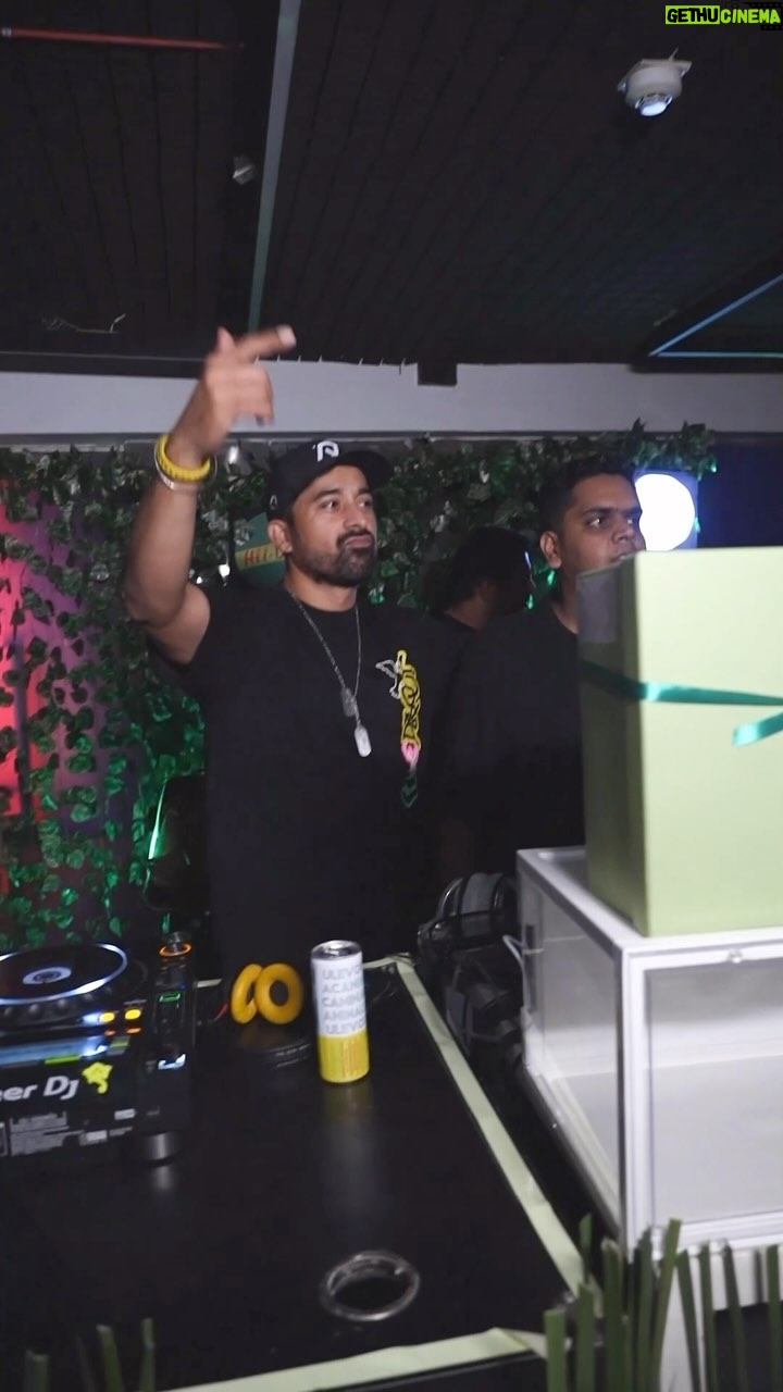 Rannvijay Singha Instagram - π₯ Cheers to unforgettable nights with the one and only @rannvijaysingha and his amazing crew! π INACAN house party - where good times and great drinks meet! πΉπΆ #INACANPartyVibes #RanvijayAtINACAN #GoodTimesWithGreatFriends #CannedCocktails