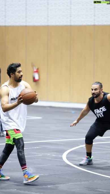 Rannvijay Singha Instagram - Sports is Life, Basketball is ma heartbeat, Cut u like a knife, coz not a single day I cheat, Winning is rife and ama put it on repeat. -Donny Singha @squadrann @streetball_league @starballersindia @claygroundsbyplaza @uptime_nutrition @abcfitnessfirm @realkabaddileague @khelnow @officialkheloindia