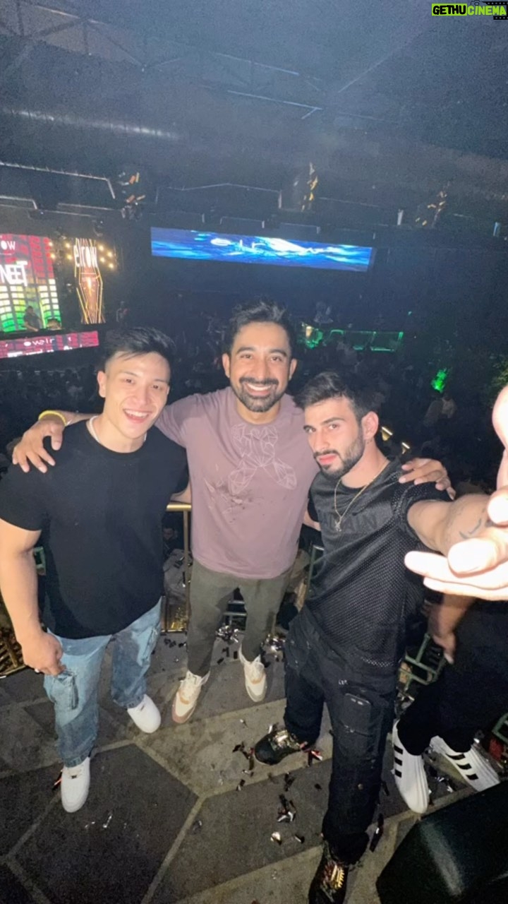 Rannvijay Singha - 64.9K Likes - Epic night last week with @kevinalmasifar @garylu_ @dr_yashraj_patil for @ameyalunawat βs birthday! Pune knows how to partyyyy!!