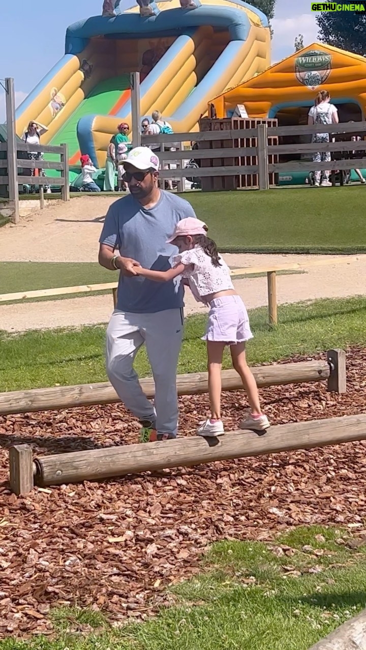 Rannvijay Singha Instagram - All I want for you my Kai is that you live ur life on ur terms and all ur dreams come true while you are grateful and thankful for everything. I hope you get lots of love and respect and reciprocate both generously too! To all of us who have daughters, Happy daughter’s day! #lucky #grateful #blessed #daddydaughter #myuniverse #merikainaat #daughtersday #satnamwaheguruੴ 🙏🏼🌑