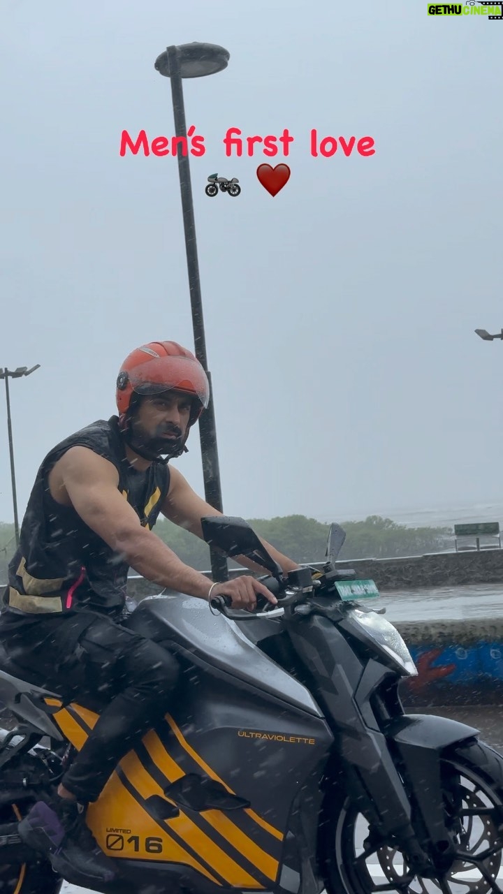 Rannvijay Singha - 54.1K Likes - First love β€οΈ.
Share if you agree. ποΈ
#ridesafe #borntoride #squadrann #bikelife #bikerboy #ride #ridetolive #livetoride #donofsquadrann