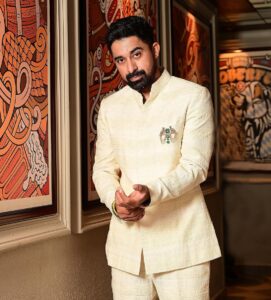 Rannvijay Singha Instagram - So proud of you @arjandugal , you are just killin it! Wearing ur creations makes one feel special and I can feel the love you put into each piece. Hope to catch up with you soon! @dapper.menswear
