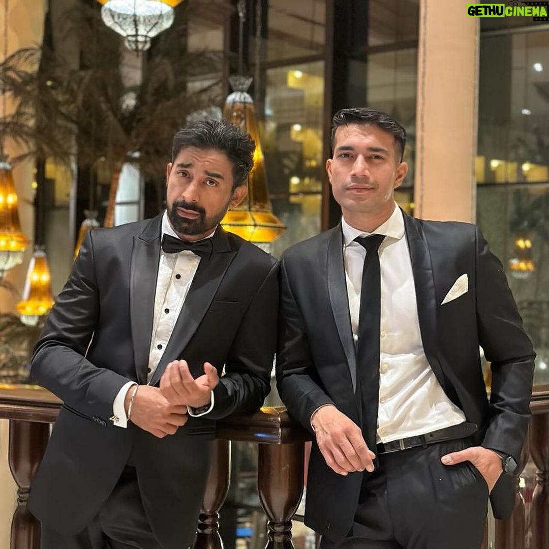 Rannvijay Singha - 74.9K Likes - Boys be wearing suits and writing motivational quotes in the captions, just go to the wedding bro π€΅ββοΈ