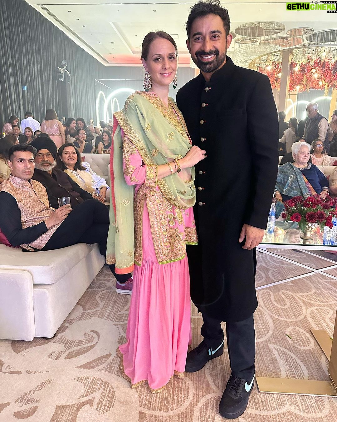 Rannvijay Singha - 134.6K Likes - I love wearing Indian clothes and obviously with #sneakers !
Swipe β¬
οΈ to see Last few fits , which one is your favorite fit? #indianwear #fashion #whatdafit
Share ur Indian wear pics with #whatdafit !
π
1. TIFFANY & CO. X AIR FORCE 1 LOW β1837β
2. Nike Air Max 1 PRM βDia De Muertosβ
3. REEBOK CLUB C 85 - 35TH ANNIVERSARY
4. Nike Air Max 1/97 βSean Wotherspoonβ
5. Travis Scott x Air Jordan 1 Low OG βReverse Mochaβ
6. ASICS Menβs Japan S Sneaker white/midnight
7. Travis Scott x Air Jordan 1 Low βBlack Phantom
8. Air Jordan 3 βKnicksβ
9. Air Jordan 1 Low βShattered Backboardβ
10. JORDAN 1 LOW FRAGMENT DESIGN X TRAVIS SCOTT
#sneakerdon #sneakerheadsindia