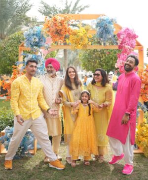 Rannvijay Singha Instagram - #family #blessed #grateful 
@vaishnavinimay wedding.
📸- @harishyogi_ 
#satnamwaheguru 🙏🏼🌑
