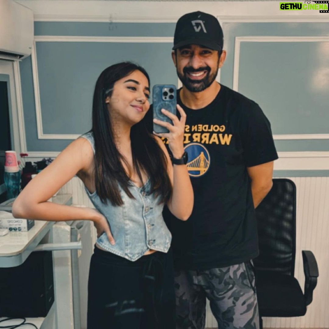 Rannvijay Singha - 137.5K Likes - When #sidsir met Dimple and Rishi.
#mismatched #netflix