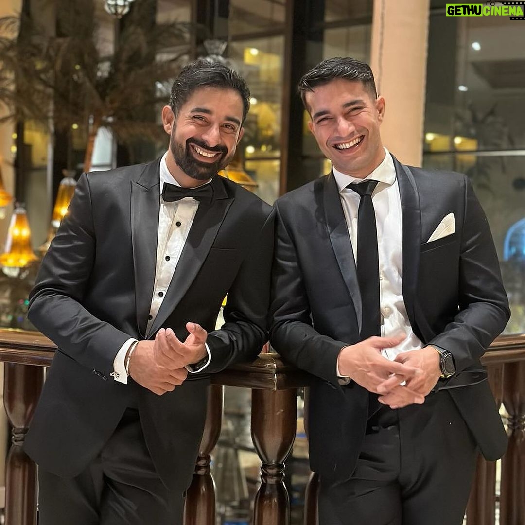 Rannvijay Singha - 74.9K Likes - Boys be wearing suits and writing motivational quotes in the captions, just go to the wedding bro π€΅ββοΈ