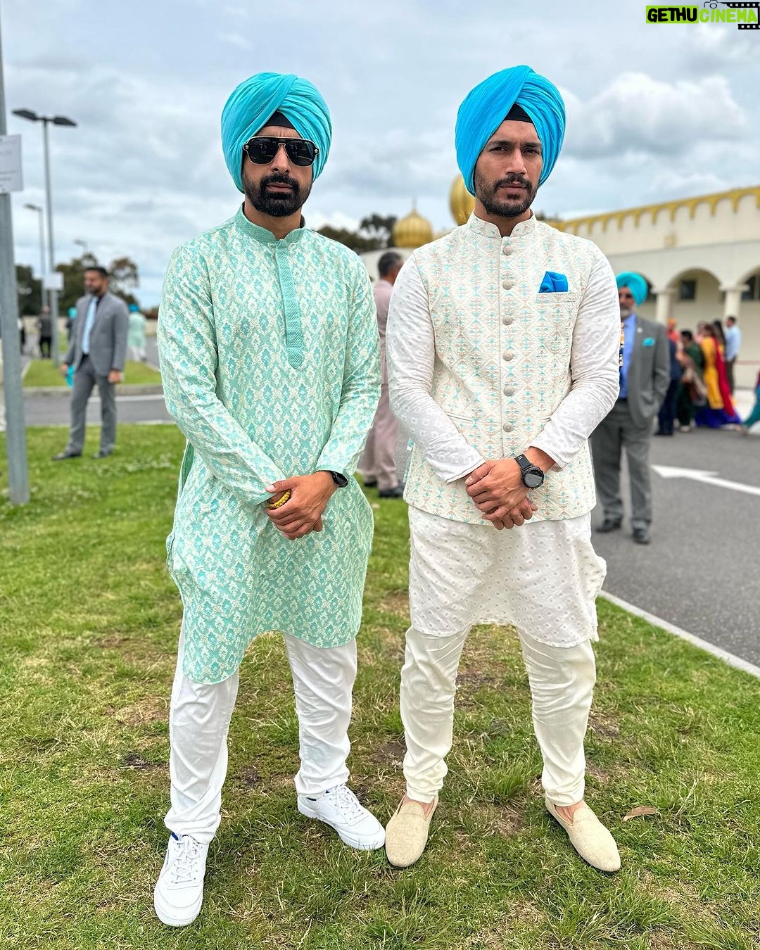 Rannvijay Singha - 134.6K Likes - I love wearing Indian clothes and obviously with #sneakers !
Swipe β¬
οΈ to see Last few fits , which one is your favorite fit? #indianwear #fashion #whatdafit
Share ur Indian wear pics with #whatdafit !
π
1. TIFFANY & CO. X AIR FORCE 1 LOW β1837β
2. Nike Air Max 1 PRM βDia De Muertosβ
3. REEBOK CLUB C 85 - 35TH ANNIVERSARY
4. Nike Air Max 1/97 βSean Wotherspoonβ
5. Travis Scott x Air Jordan 1 Low OG βReverse Mochaβ
6. ASICS Menβs Japan S Sneaker white/midnight
7. Travis Scott x Air Jordan 1 Low βBlack Phantom
8. Air Jordan 3 βKnicksβ
9. Air Jordan 1 Low βShattered Backboardβ
10. JORDAN 1 LOW FRAGMENT DESIGN X TRAVIS SCOTT
#sneakerdon #sneakerheadsindia