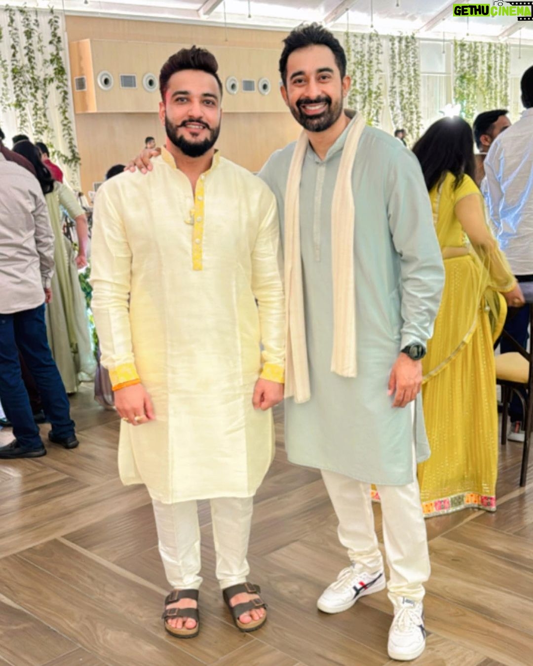 Rannvijay Singha - 134.6K Likes - I love wearing Indian clothes and obviously with #sneakers !
Swipe β¬
οΈ to see Last few fits , which one is your favorite fit? #indianwear #fashion #whatdafit
Share ur Indian wear pics with #whatdafit !
π
1. TIFFANY & CO. X AIR FORCE 1 LOW β1837β
2. Nike Air Max 1 PRM βDia De Muertosβ
3. REEBOK CLUB C 85 - 35TH ANNIVERSARY
4. Nike Air Max 1/97 βSean Wotherspoonβ
5. Travis Scott x Air Jordan 1 Low OG βReverse Mochaβ
6. ASICS Menβs Japan S Sneaker white/midnight
7. Travis Scott x Air Jordan 1 Low βBlack Phantom
8. Air Jordan 3 βKnicksβ
9. Air Jordan 1 Low βShattered Backboardβ
10. JORDAN 1 LOW FRAGMENT DESIGN X TRAVIS SCOTT
#sneakerdon #sneakerheadsindia