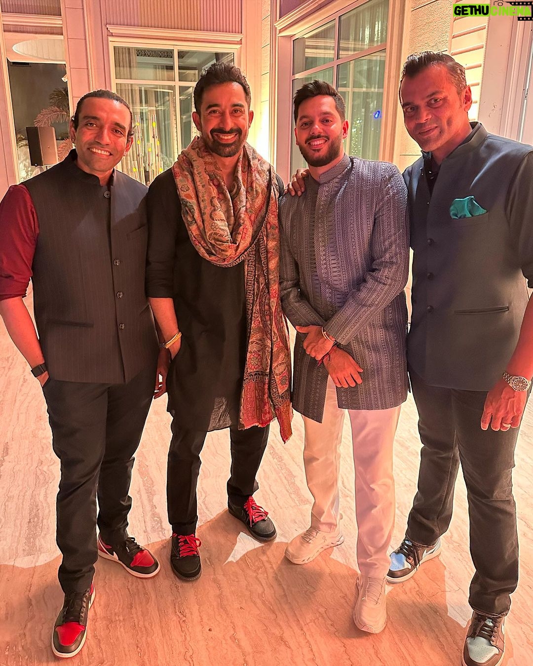 Rannvijay Singha - 134.6K Likes - I love wearing Indian clothes and obviously with #sneakers !
Swipe β¬
οΈ to see Last few fits , which one is your favorite fit? #indianwear #fashion #whatdafit
Share ur Indian wear pics with #whatdafit !
π
1. TIFFANY & CO. X AIR FORCE 1 LOW β1837β
2. Nike Air Max 1 PRM βDia De Muertosβ
3. REEBOK CLUB C 85 - 35TH ANNIVERSARY
4. Nike Air Max 1/97 βSean Wotherspoonβ
5. Travis Scott x Air Jordan 1 Low OG βReverse Mochaβ
6. ASICS Menβs Japan S Sneaker white/midnight
7. Travis Scott x Air Jordan 1 Low βBlack Phantom
8. Air Jordan 3 βKnicksβ
9. Air Jordan 1 Low βShattered Backboardβ
10. JORDAN 1 LOW FRAGMENT DESIGN X TRAVIS SCOTT
#sneakerdon #sneakerheadsindia