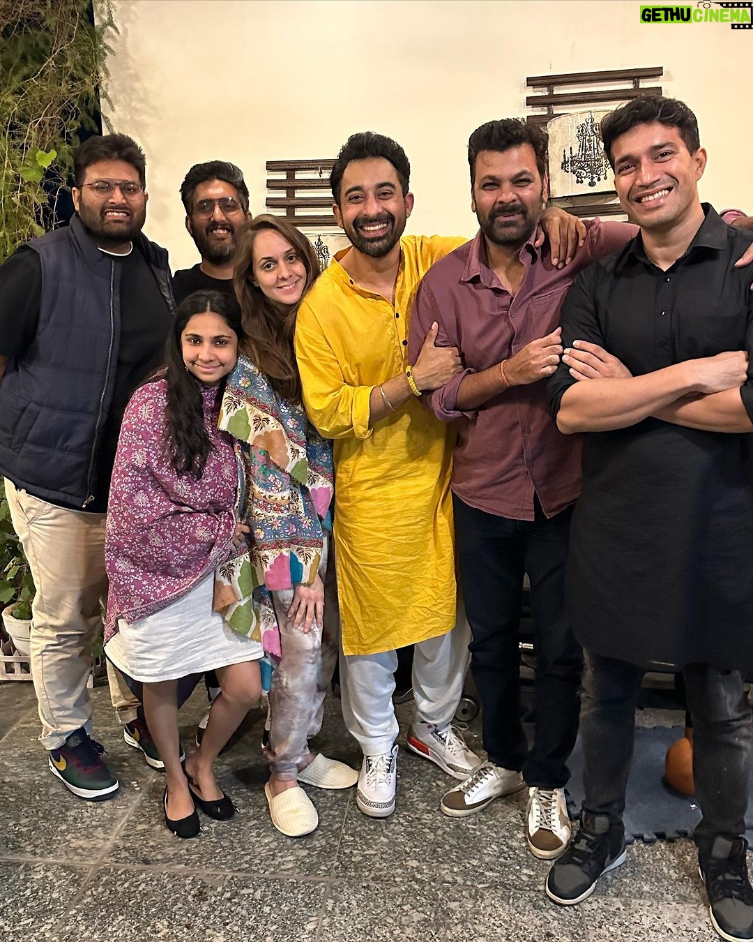 Rannvijay Singha - 134.6K Likes - I love wearing Indian clothes and obviously with #sneakers !
Swipe β¬
οΈ to see Last few fits , which one is your favorite fit? #indianwear #fashion #whatdafit
Share ur Indian wear pics with #whatdafit !
π
1. TIFFANY & CO. X AIR FORCE 1 LOW β1837β
2. Nike Air Max 1 PRM βDia De Muertosβ
3. REEBOK CLUB C 85 - 35TH ANNIVERSARY
4. Nike Air Max 1/97 βSean Wotherspoonβ
5. Travis Scott x Air Jordan 1 Low OG βReverse Mochaβ
6. ASICS Menβs Japan S Sneaker white/midnight
7. Travis Scott x Air Jordan 1 Low βBlack Phantom
8. Air Jordan 3 βKnicksβ
9. Air Jordan 1 Low βShattered Backboardβ
10. JORDAN 1 LOW FRAGMENT DESIGN X TRAVIS SCOTT
#sneakerdon #sneakerheadsindia