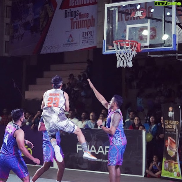 Rannvijay Singha Instagram - #ballislife 🏀 Thanks to @abcfitnessfirm we are building a basketball community in the young ones! #playsports #stayactive #stayfit