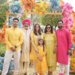 Rannvijay Singha Instagram – #family #blessed #grateful 
@vaishnavinimay wedding.
📸- @harishyogi_ 
#satnamwaheguru 🙏🏼🌑 Bahrain