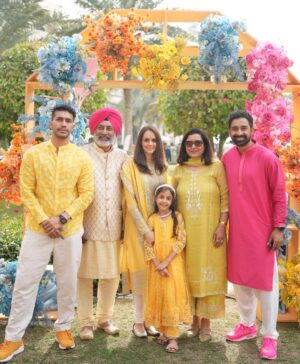 Rannvijay Singha Instagram - #family #blessed #grateful 
@vaishnavinimay wedding.
📸- @harishyogi_ 
#satnamwaheguru 🙏🏼🌑