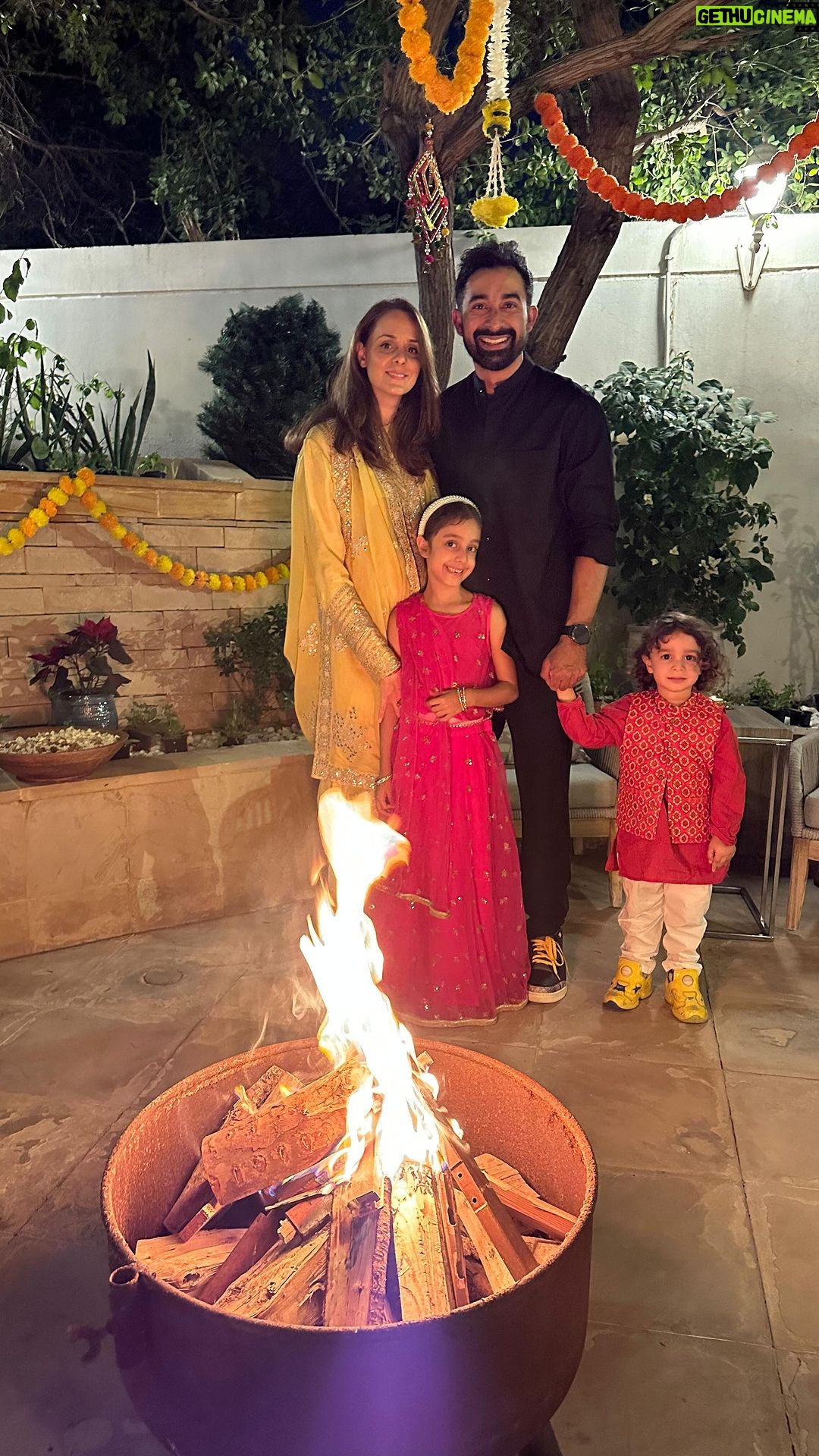 Rannvijay Singha Instagram - We are so blessed that we celebrated Lohri with the family. We try to celebrate everything with our kids so that they learn about our Indian culture and traditions. There are so many things kids learn from festivals and celebrations. So grateful for all the friends and family who were there! #satnamwaheguru ππΌπ