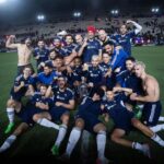 Raphaël Carlier Instagram - On l’a fait. Y’avait ma femme et mes fils et mes potes et 20.000 personnes dans le stade et 1 million sur Twitch et surtout les souvenirs et l’amour du foot depuis tout petit : tout a été célébré en cette incroyable journée. Merci @aminematue pour le vocal y a quelques semaines, merci infiniment. C’était un privilège pour moi ce projet. Un honneur. Merci tout le monde pour la force et quelle équipe bon sang !!! 📸 : @chloeramdani