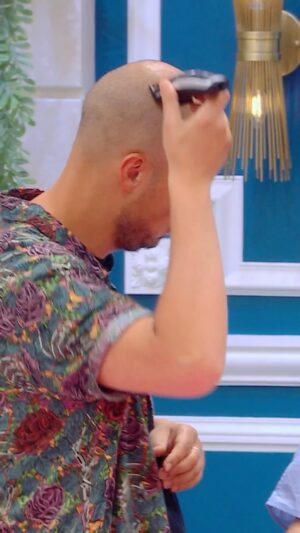 Raphaël Carlier Instagram - C’est vraiment tiré par les cheveux.
LOL : Qui rit sort ! saison 4 dispo sur Prime Video