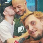 Raphaël Carlier Instagram - Merci pour votre soutien bordel, on a passé la barre des 4.400.000 abonnés ! La vidéo est enfin en ligne. Avec en prime un making of que j’adore, merci au numéro 10 @flosabat PACE È SALUTE mon frère. J’ai trouvé que ce screen en speed, donc j’envoie un big up de rattrapage à mon cher @6pri1 qui a été plus qu’impérial pendant les réunions. Sans parler de @yacinebelhousse qui a transformé le naufrage en un pédiluve, et toute la team qui nous a soutenu dans cette bêtise. Quel gage, quelle aventure, quelle audace bordel.