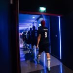 Raphaël Carlier Instagram - On l’a fait. Y’avait ma femme et mes fils et mes potes et 20.000 personnes dans le stade et 1 million sur Twitch et surtout les souvenirs et l’amour du foot depuis tout petit : tout a été célébré en cette incroyable journée. Merci @aminematue pour le vocal y a quelques semaines, merci infiniment. C’était un privilège pour moi ce projet. Un honneur. Merci tout le monde pour la force et quelle équipe bon sang !!! 📸 : @chloeramdani