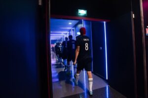 Raphaël Carlier Instagram - On l’a fait.
Y’avait ma femme et mes fils et mes potes et 20.000 personnes dans le stade et 1 million sur Twitch et surtout les souvenirs et l’amour du foot depuis tout petit : tout a été célébré en cette incroyable journée.
Merci @aminematue pour le vocal y a quelques semaines, merci infiniment.
C’était un privilège pour moi ce projet. Un honneur.
Merci tout le monde pour la force et quelle équipe bon sang !!!
📸 : @chloeramdani