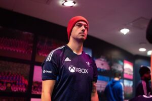Raphaël Carlier Instagram - On l’a fait.
Y’avait ma femme et mes fils et mes potes et 20.000 personnes dans le stade et 1 million sur Twitch et surtout les souvenirs et l’amour du foot depuis tout petit : tout a été célébré en cette incroyable journée.
Merci @aminematue pour le vocal y a quelques semaines, merci infiniment.
C’était un privilège pour moi ce projet. Un honneur.
Merci tout le monde pour la force et quelle équipe bon sang !!!
📸 : @chloeramdani