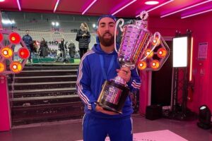 Raphaël Carlier Instagram - On l’a fait.
Y’avait ma femme et mes fils et mes potes et 20.000 personnes dans le stade et 1 million sur Twitch et surtout les souvenirs et l’amour du foot depuis tout petit : tout a été célébré en cette incroyable journée.
Merci @aminematue pour le vocal y a quelques semaines, merci infiniment.
C’était un privilège pour moi ce projet. Un honneur.
Merci tout le monde pour la force et quelle équipe bon sang !!!
📸 : @chloeramdani