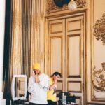 Raphaël Carlier Instagram - Cette vidéo existe. Les photos de @laurag_photo sont INCR, elle a saisi ces moments de réflexion avant, ce moment où on se repasse pour la 61eme fois nos anecdotes, où on se rappelle notre promesse d’être 100% nous mêmes, nos rituels secrets d’avant tournage. Merci pour votre soutien. C’est fou. Et on a un bête de flow 😈 Dans Un Etat Proche De La Folie...