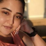 Rashami Desai Instagram - Le song proved that m single 🤪🤣 🐘 . . 📸: @realbhavyadesai . . #Rashamidesai #rashamians #funnytrend #teribatonmeinaisauljhajiya🤪♥️✨ #dance #immagical✨🧞‍♀️🦄 #rythmicrashami💃 #whatmoreispossible #love
