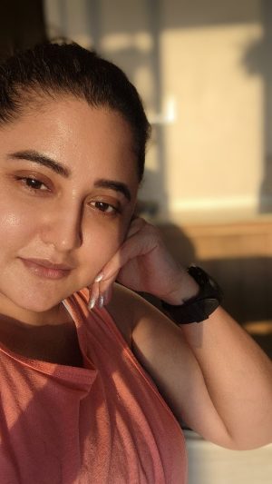 Rashami Desai Instagram - Le song proved that m single 🤪🤣 🐘
.
.
📸: @realbhavyadesai 
.
.
#Rashamidesai #rashamians #funnytrend #teribatonmeinaisauljhajiya🤪♥️✨ #dance #immagical✨🧞‍♀️🦄 #rythmicrashami💃 #whatmoreispossible #love