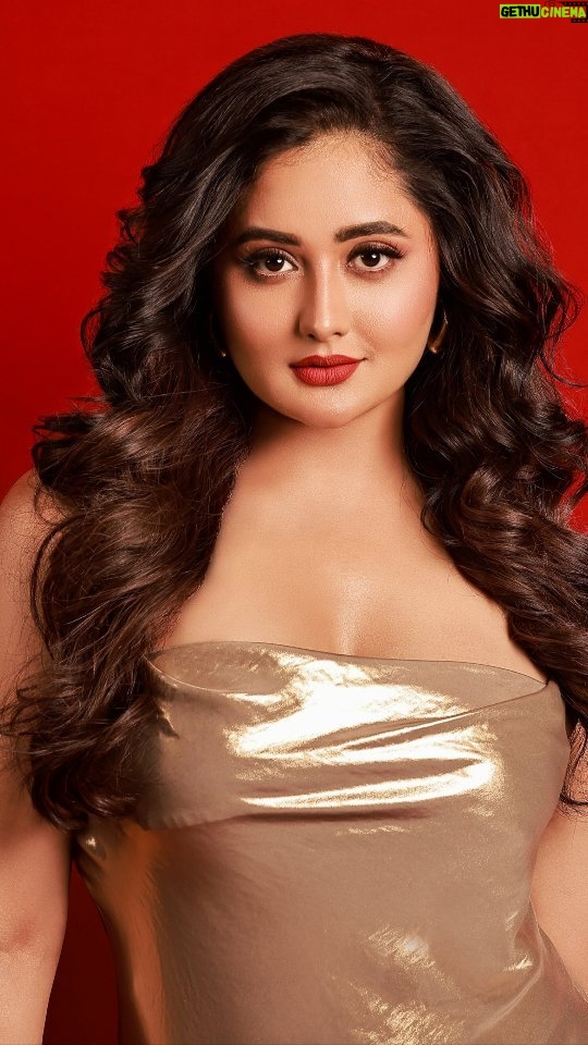 Rashami Desai - 326.4K Likes - ✨ Double the glam, double the fun! 💄 Excited to unveil my one more collab with @glamveda_skincare – the Serum Infused Lip Gloss! 💋✨
Get ready for 12 hours of moisture, nourishment, and a high-shine, glass-like finish, creating the ultimate beauty statement. 💋💖
And of course, my personal favorite – the Color Changing lip gloss! 🌟
Have fun trying out lots of things and enjoy all the good stuff!
✨ 3-In-1 Serum Infused Lip Gloss
✨ PH Colour Changing
✨ Infused with Cocoa butter
✨ Vegan & Lightweight formula
🛍️ Check out the link in the story and use code "Rashami30" at checkout for 30% Discount.
#rashamidesai #rashamians #rythmicrashami💃 #immagical✨🧞♀️🦄 #whatelseispossiblenow #glamveda #liquidlipstick #cosmetics #skincare #beauty #glamour #beautyandlifestyle #makeup #mua #makeuplover #lips #Cosmetics #StayTuned #BigReveal #makeupthatfeelslikeskincare #glamveda #glamvedaskincare #GlamvedaXRD #LipGlossGoals #GlamvedaMagic #SerumInfusedBeauty #SerumKissedLips #BeautyEssentials