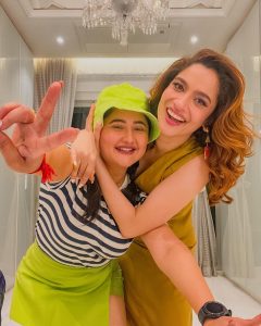Rashami Desai Instagram - Rashuuuuuuuui❤️ Hamari dosti forever ❤️. #rashank