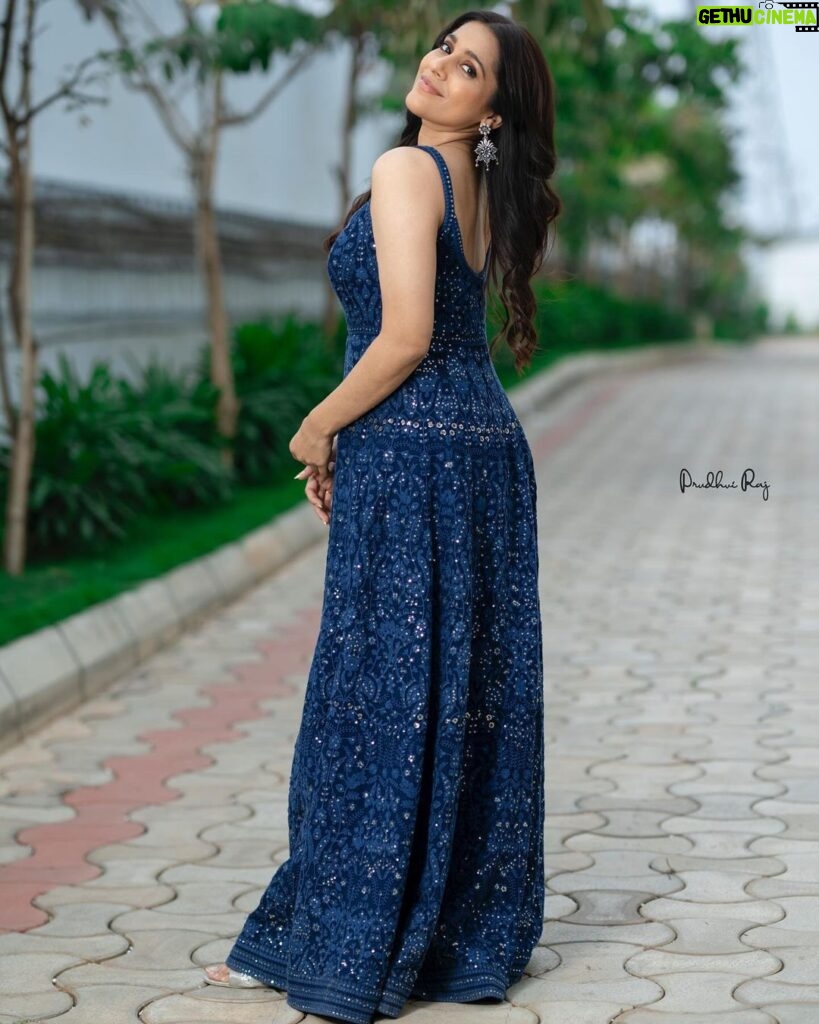 Rashmi Gautam Instagram - #RashmiGautam Outfit 👗@byshahmeenhusain Stylist @impriyankasahajananda 📸 @portraitsbyprudhviraj #blue #indowesternstyle #gown #static