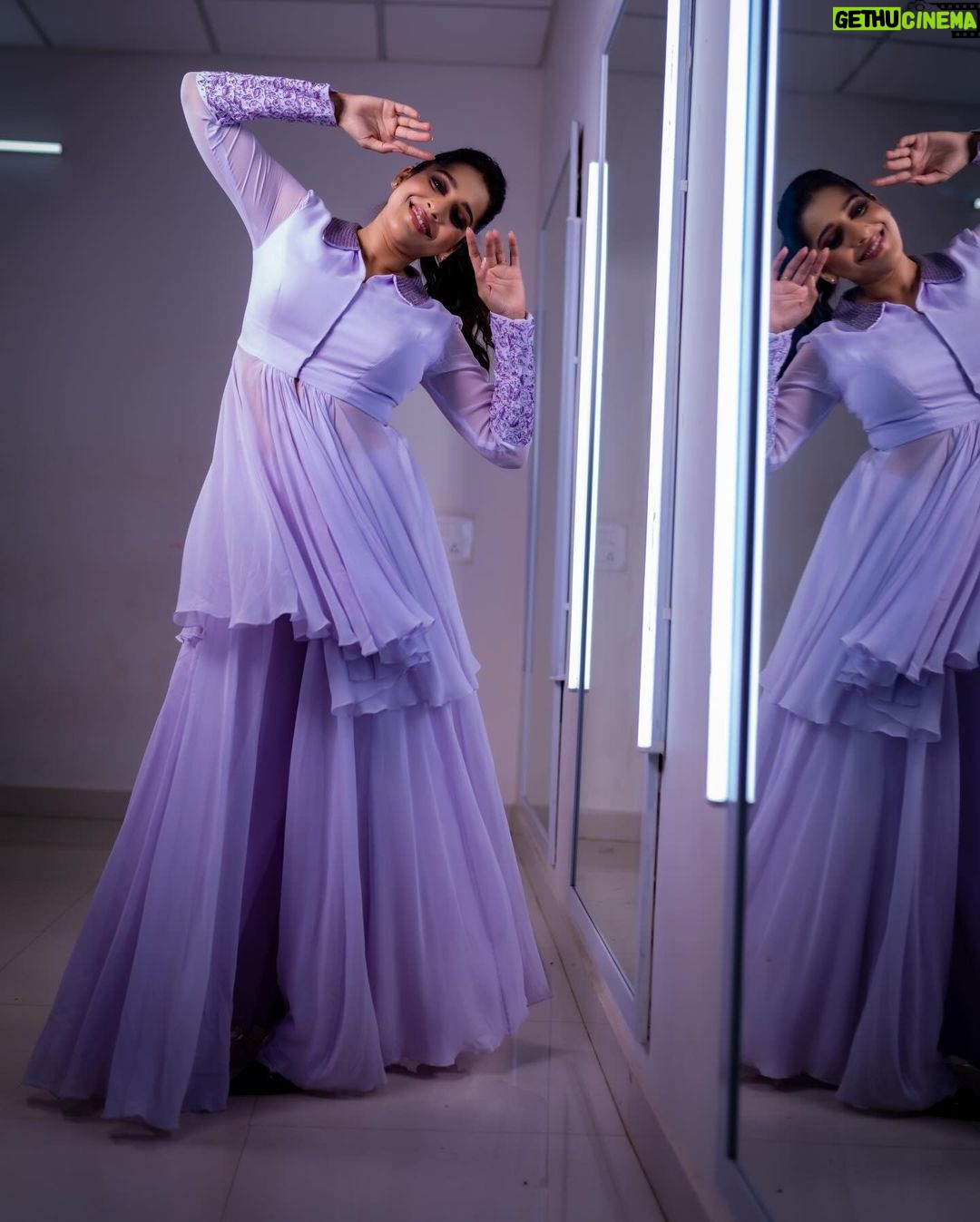 Rashmi Gautam Instagram - #RashmiGautam Outfit @designerkavitaagarwal Styled by @impriyankasahajananda P.c 📸 @naresh_clicks