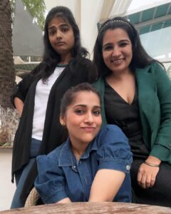 Rashmi Gautam Instagram - Spending last epic days of 2023 with my favs #2023 #fridaynite #allaboutyesterday😍 #static #carousel