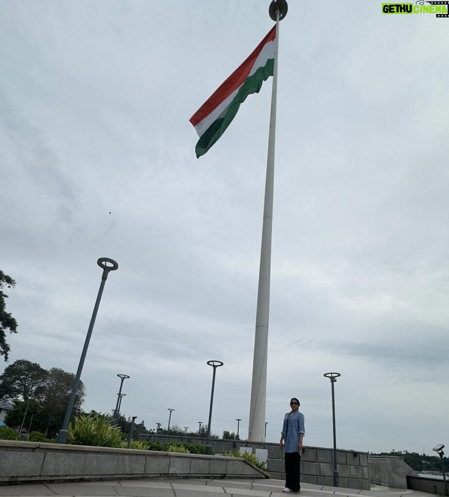 Rashmi Gautam Instagram - Happy 75th Republic Day to all my fellow Indians These pictures are from my recent trip to Andaman and Nicobar islands Sharing my sense of pride towards my national flag when I see one flying so high #nationfirst #Merabharat #republicday2024 #republicday2024🇮🇳❤️ #Hindustan #Bharat #Jaihind