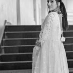Rashmi Gautam Instagram - Outfit @varahi_couture 🇮🇳 P.c @ravi_cross_clickx 📸📸📸 #RashmiGautam #staticpost #carousel