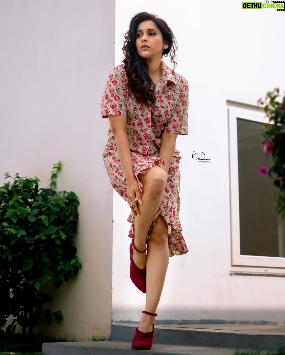 Rashmi Gautam Instagram - 📸 p.c @v_capturesphotography 📸 💃Outfit by @kaalateekaclothing 💃 🦸♀️Stylist @impriyankasahajananda 🦸♀️