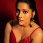 Rashmi Gautam Instagram - Outfit by @varahi_couture ❤️❤️❤️❤️ Silver handcrafted jewellery by @sheetalzaveribyvithaldas 💍💍💍 P.c @v_capturesphotography