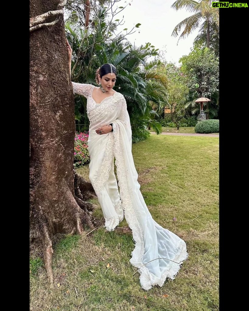 Raveena Tandon Instagram - Wedding whites ….🤍