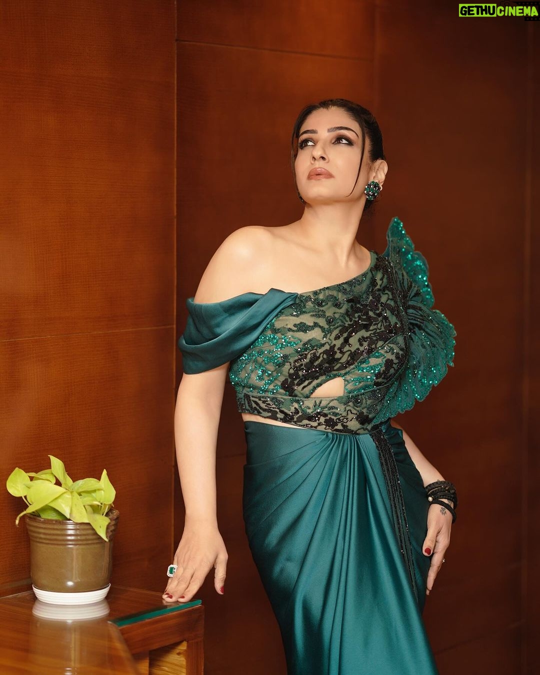 Raveena Tandon Instagram - Eat your greens! I wear my greens as well 😆💚