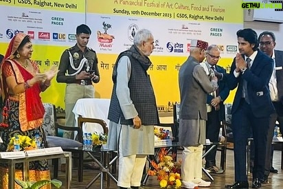 Ravi Dubey Instagram - Honored to have received the prestigious ‘Maati Sammaan’ at the ‘Purvanchal Maati Mahotsav’ by auspicious hands of Shri Shiv Pratap Shukla (Hon’ble Governor, HP) humbled to have shared the honour and the stage with legends Padmashri Malini Awasthi ji Shri MK Yadav ji IFS PCCF & Head of Forest Force, Assam Shri Chandra Shekhar Singh ji Agriculturalist, Padma Shri Awardee Shri Rajnikant Rai ji Divisional Chief Executive, ITC Agri B Dr. (Prof.) NN Khanna ji Advisor & Cardiologist, Apollo Hospital Congratulations to Asif ji and Team Maati for bringing this wonderful community together @bjpshivpshukla @maliniawasthi @purvanchalfestival @asifazmidelhi Rajghat - New Delhi
