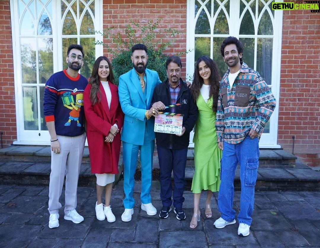 Ravi Dubey Instagram - CARRY ON MERI JATTIYE @sargunmehta Congrats and prayers for the whole team Carry On Jatta franchise is back with a new twist 😎 Panorama Studios & Humble Motion Pictures Presentation “Carry On Jattiye”💃 Shoot begins in London 🙏🏻 @gippygrewal @sargunmehta @jasminbhasin2806 @whosunilgrover @jaswinderbhalla @officialnasirchinyoti @nirmalrishiofficial @officialrupinderrupi @smeepkang @panorama_studios @humblemotionpictures @ravneetgrewalofficial @kumarmangatpathak @abhishekpathakk @chhatwanimurli @sanju_r_joshi @kambojsukha @bhana_l.a @vinodaswal13 @hardeepdullat13 @divaydhamija @antrikshantrix @mehtaman_ @hashtagstudiosuk