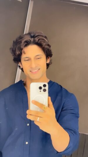 Ravi Dubey Instagram - 3.5 Million + reels on instagram ..trending everywhere ..what’s happening with the very first song from our music label is only because of Almighty’s grace and your love ..thank you for making #vehaaniyaan your love anthem 
Shukr Shukr Shukr