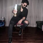 Ravi Dubey Instagram – Met some incredible people at an incredible evening came back home with a pat on the back 
𝙎𝙘𝙧𝙚𝙚𝙣 𝙓𝙓 𝘼𝙬𝙖𝙧𝙙 𝙁𝙤𝙧 𝐓𝐑𝐀𝐈𝐋 𝐁𝐋𝐀𝐙𝐈𝐍𝐆 𝐀𝐂𝐓𝐎𝐑 𝐎𝐅 𝐓𝐇𝐄 𝐘𝐄𝐀𝐑

@adgully @screenx_global @zee5 
#matsyakaand
