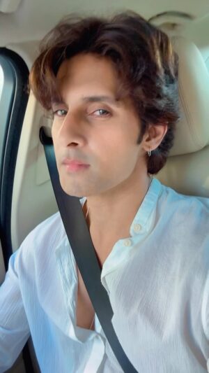 Ravi Dubey Instagram - Mera vishwas hai pura karishme ho vi sakde ne 🪄